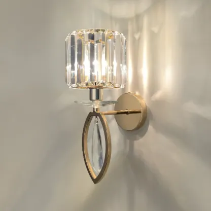 Elegant Crystal Smooth Gilded Metal Wall Sconce Image - 9