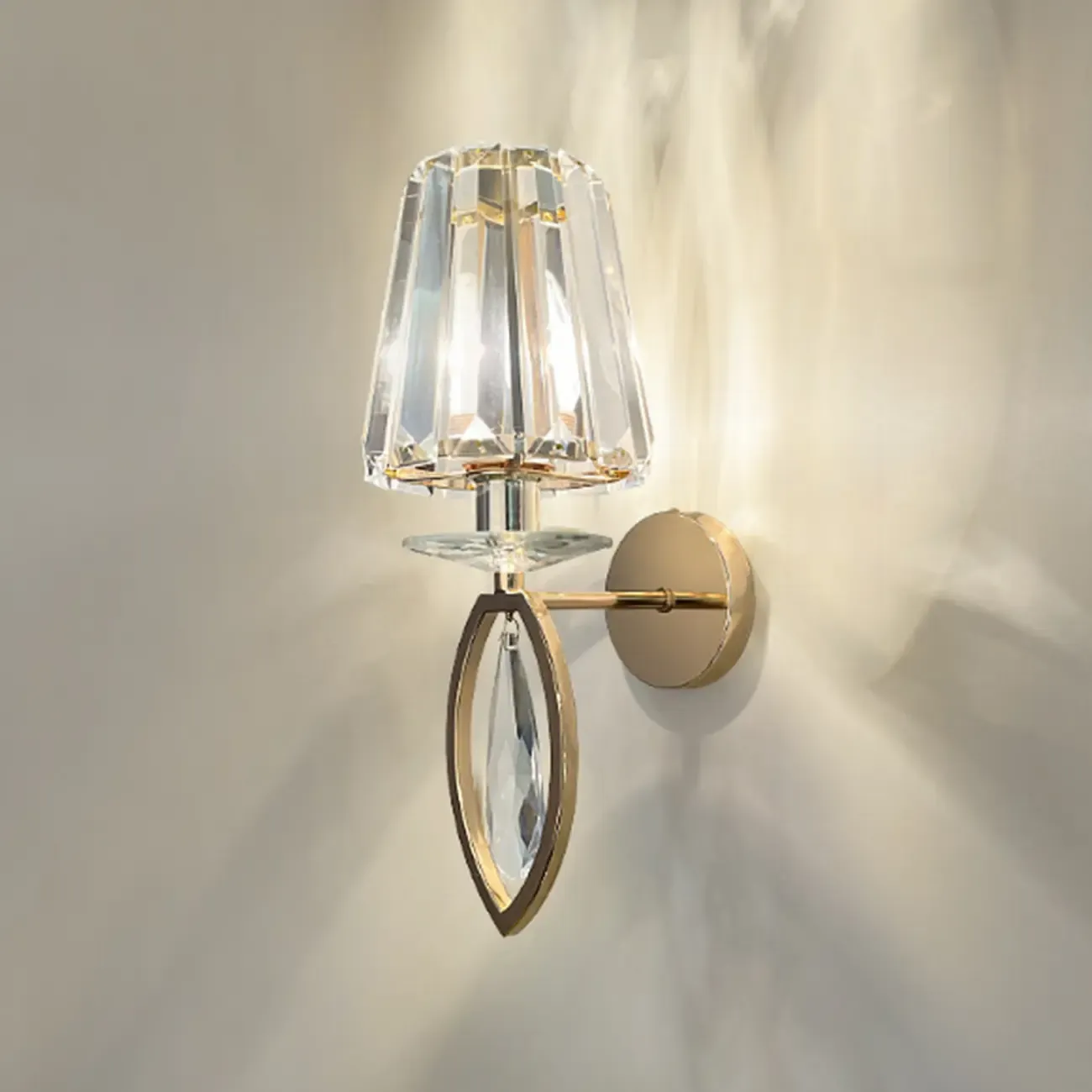 Elegant Crystal Smooth Gilded Metal Wall Sconce Image - 12