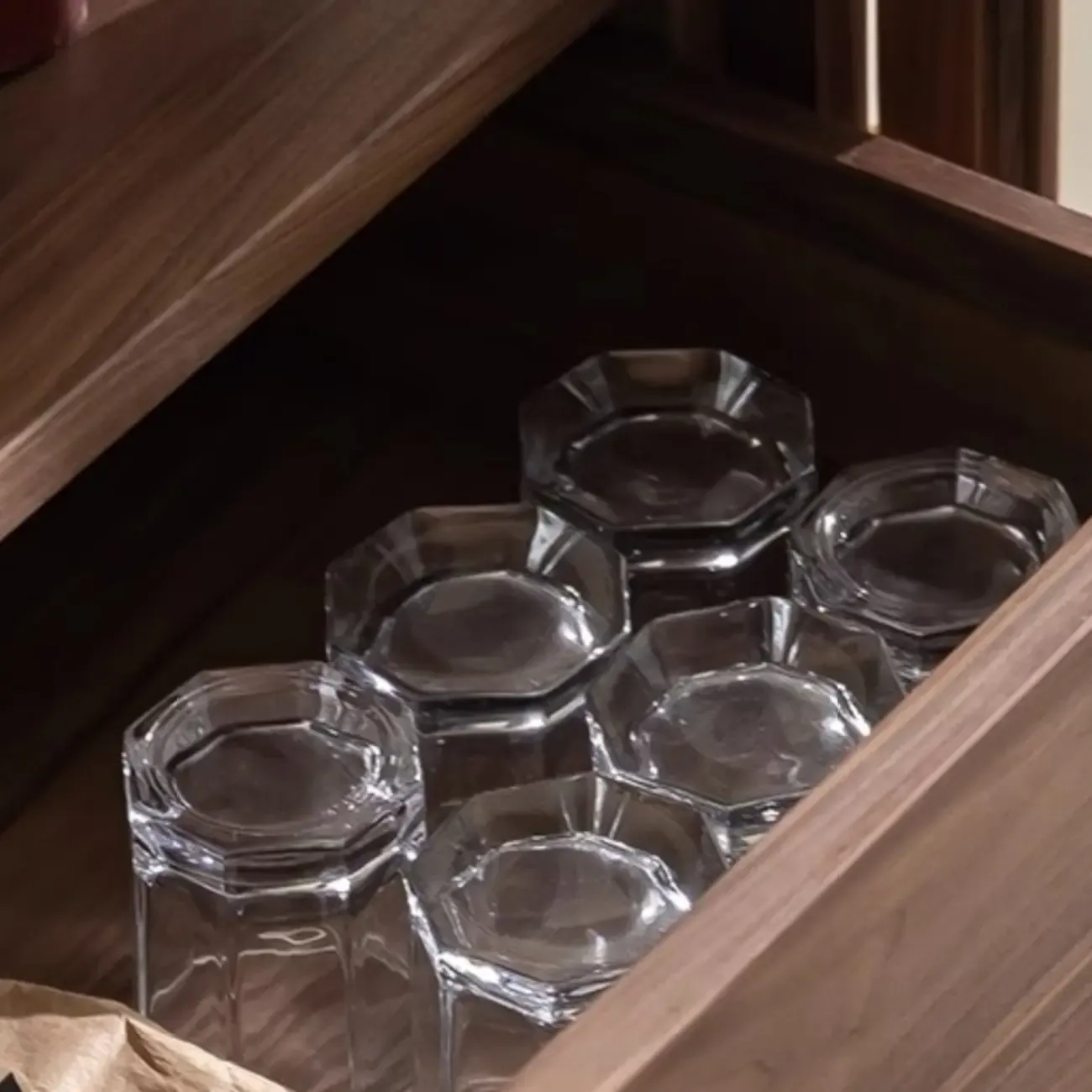 Sitting Room Old School Walnut Glass Cabinet with Illuminating Image - 7