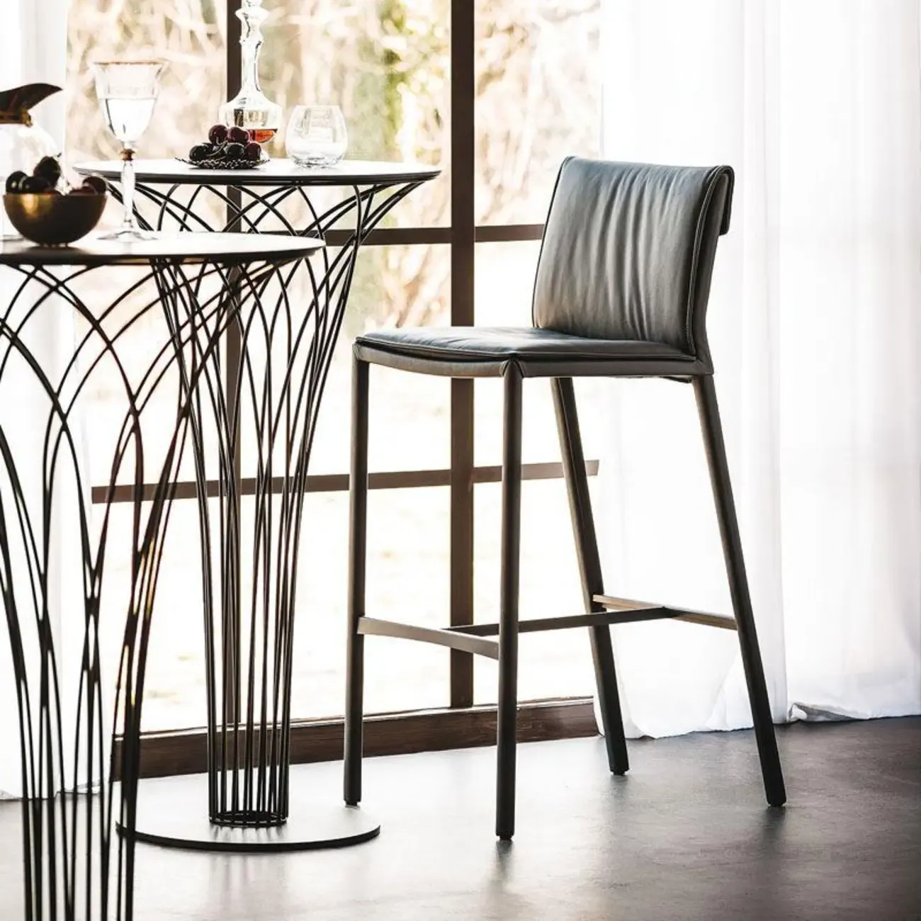 Modern 4-Leg Trestle Footrest Low Back Bar Stools Image - 4