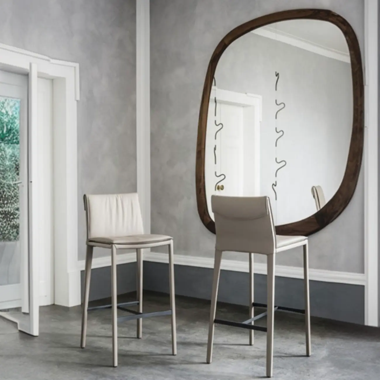 Modern 4-Leg Trestle Footrest Low Back Bar Stools Image - 5 | homeyfad