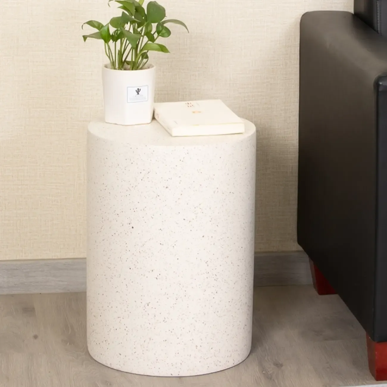 Elegant Concrete Round End Table with Gloss Surface for Home Image - 2