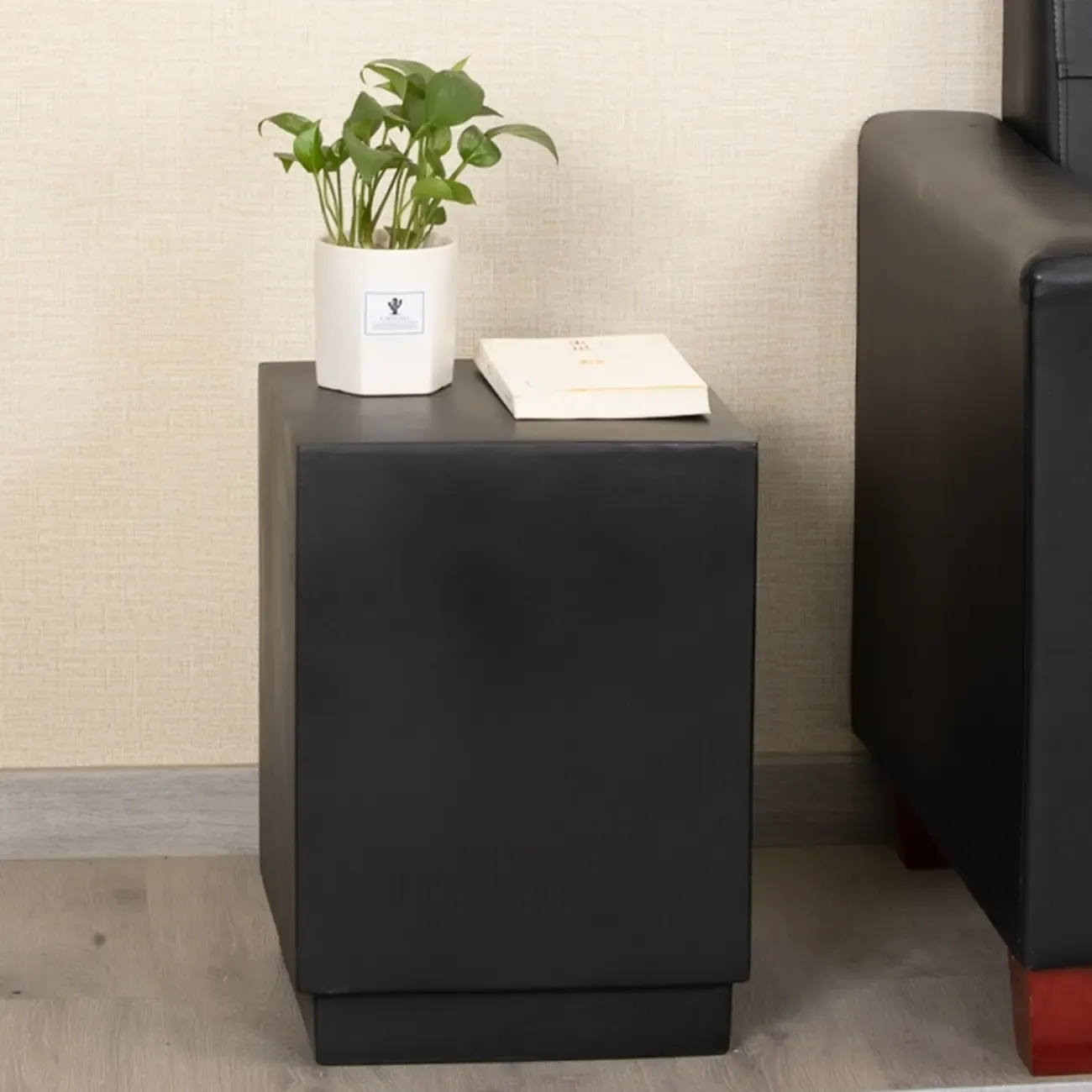 Elegant Concrete Round End Table with Gloss Surface for Home Image - 3