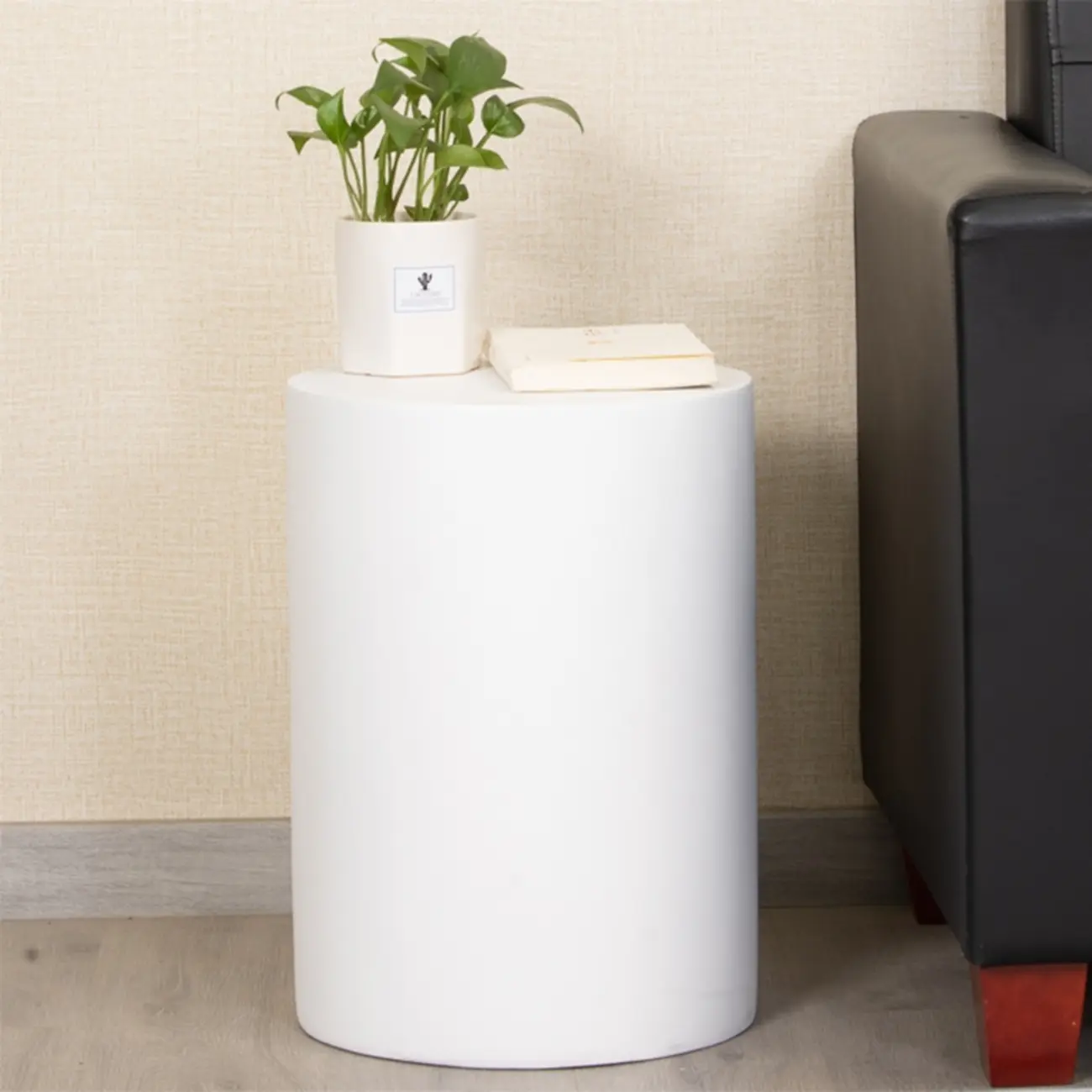 Elegant Concrete Round End Table with Gloss Surface for Home Image - 7 | homeyfad