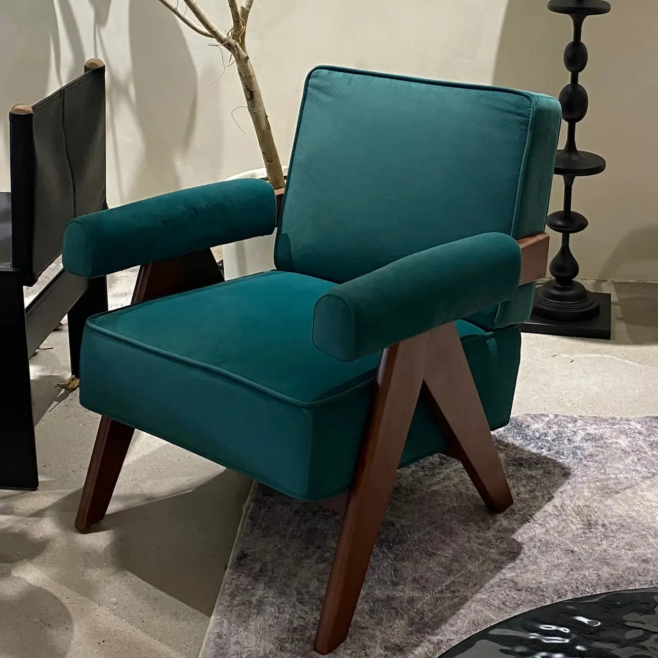 Durable Leather Accent Chair with Ergonomics for Living Room Image - 3