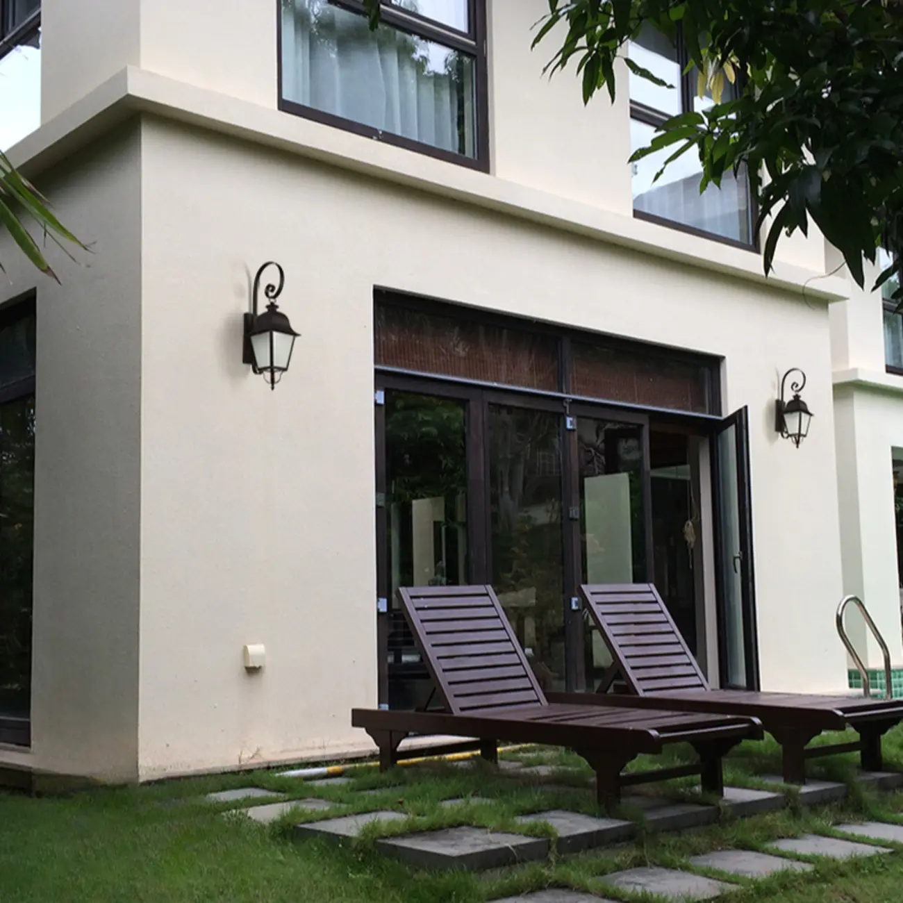 Vintage Black Outdoor Wall Light with Geometric Glass Image - 3 | homeyfad