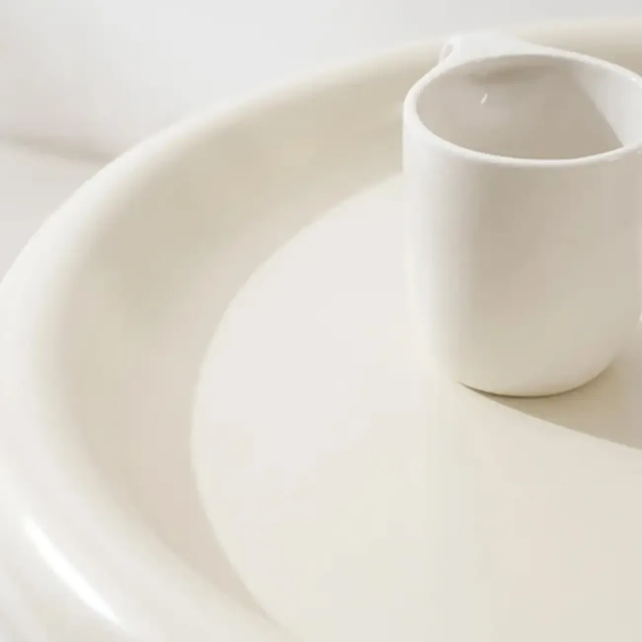 Minimalist Fiberglass Round End Table for Modern Living Room Image - 9