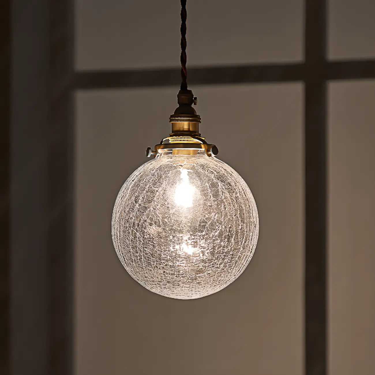 Modern Adjustable Clear Glass Globe Kitchen Pendant Light Image - 4 | homeyfad
