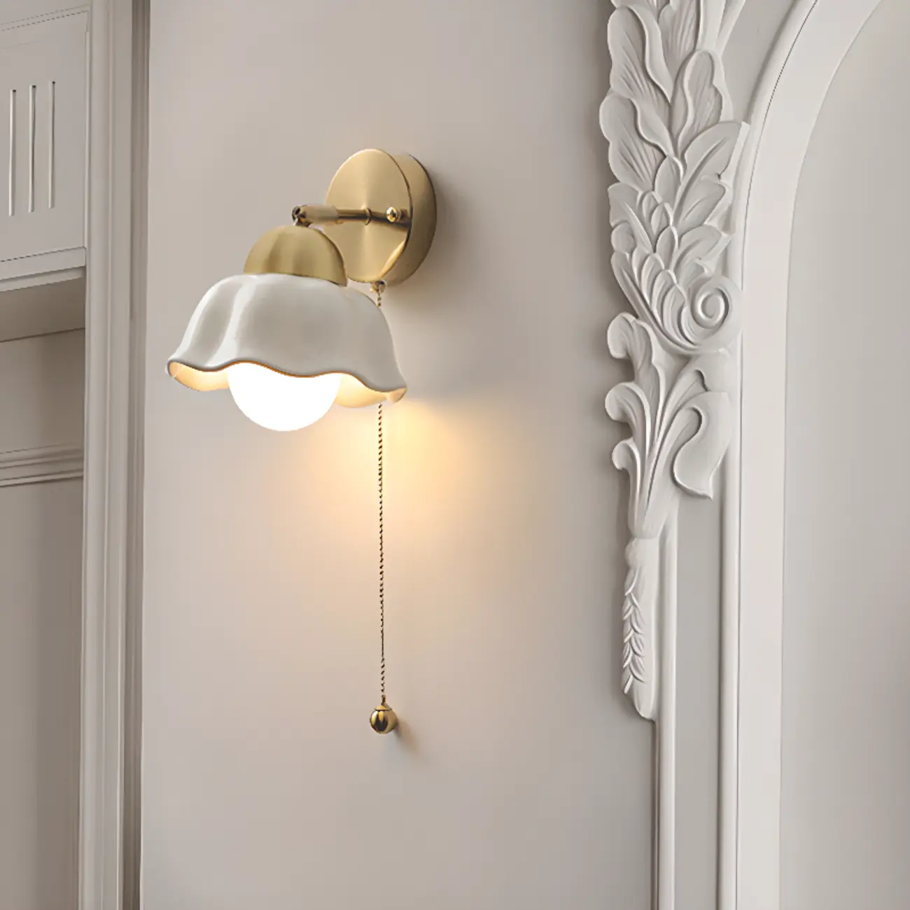Vintage Ceramic Scalloped Wall Light with Pull Chain Image - 1 | homeyfad