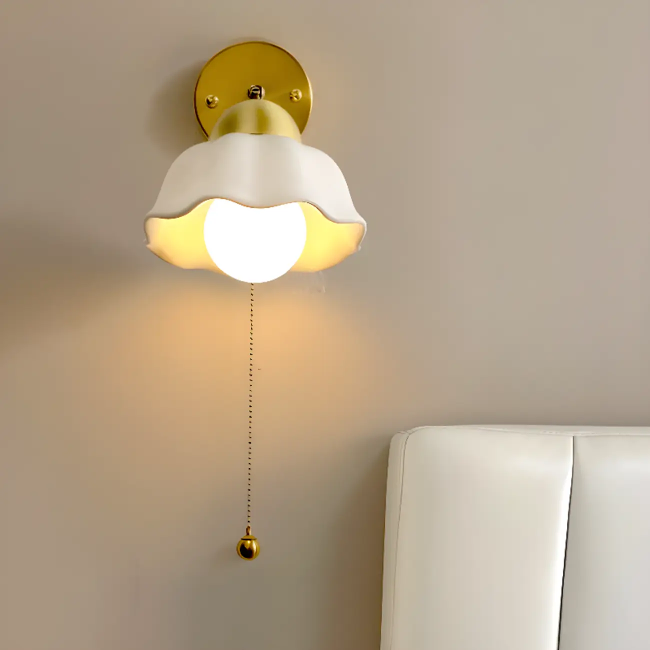 Vintage Ceramic Scalloped Wall Light with Pull Chain Image - 2 | homeyfad