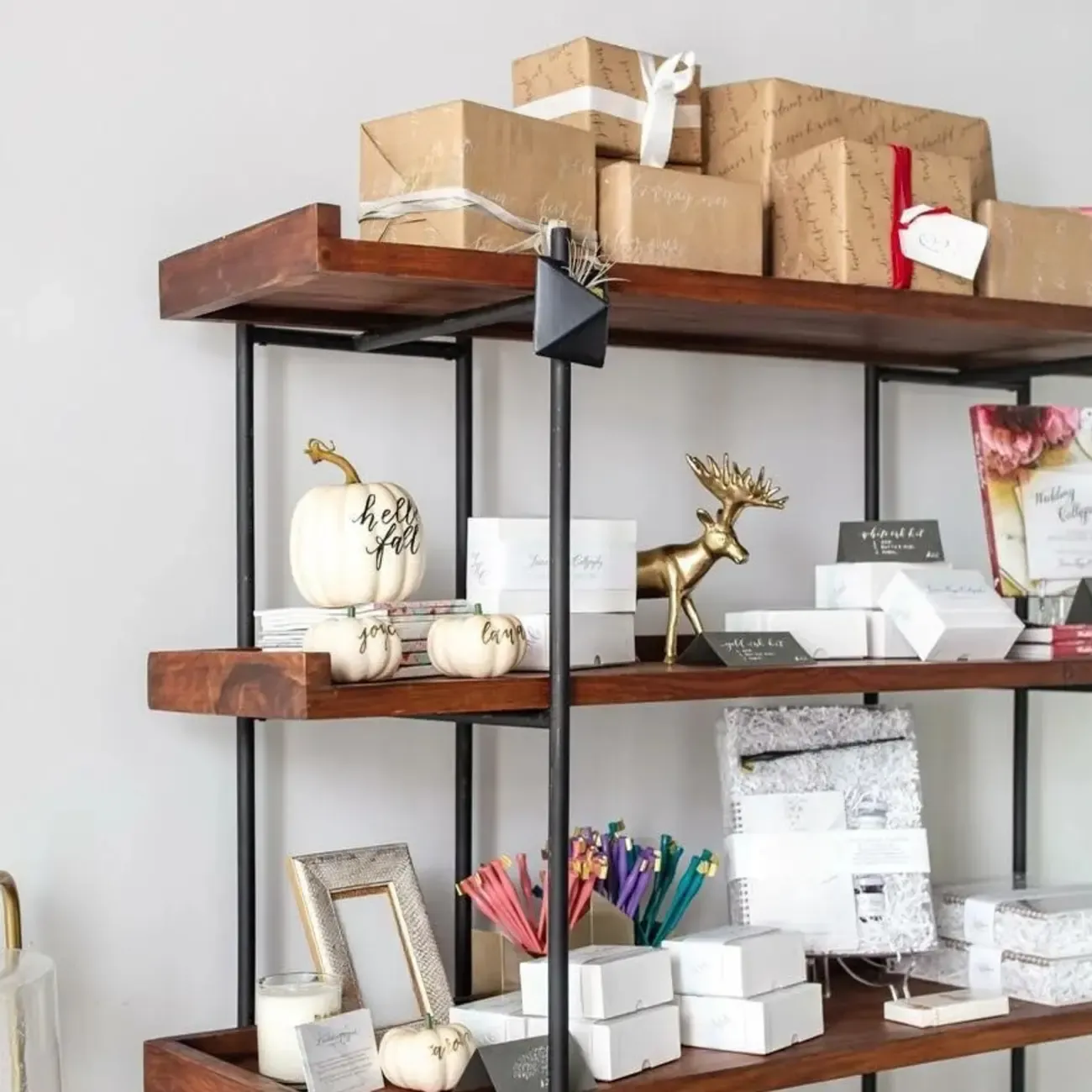 Industrial Etagere Bookshelf Metal and Wood 5-Tier Open Storage Image - 6
SKU2204229392，SKU2204229389，SKU2204229386，SKU2204229390，SKU2204229395，SKU2204229387，SKU2204229391，SKU2204229393，SKU2204229396，SKU2204229401，SKU2204229397，SKU2204229388，SKU2204229402，SKU2204229398