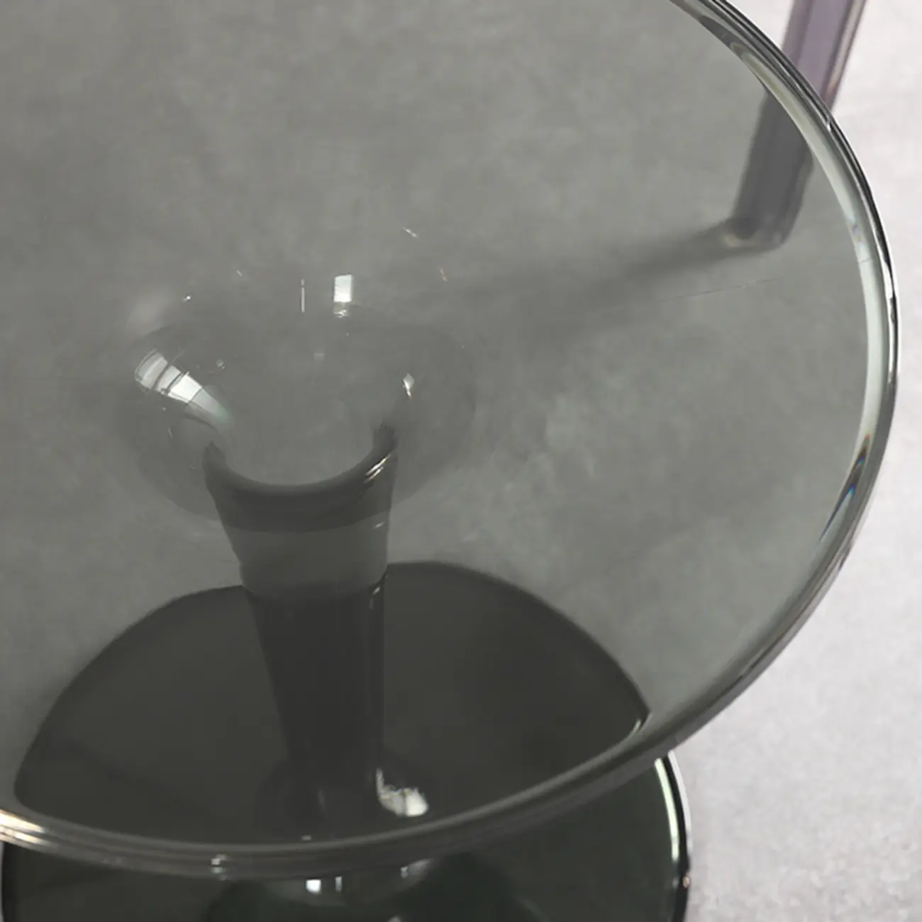 Minimalist Plastic Tawny Round End Table | homeyfad