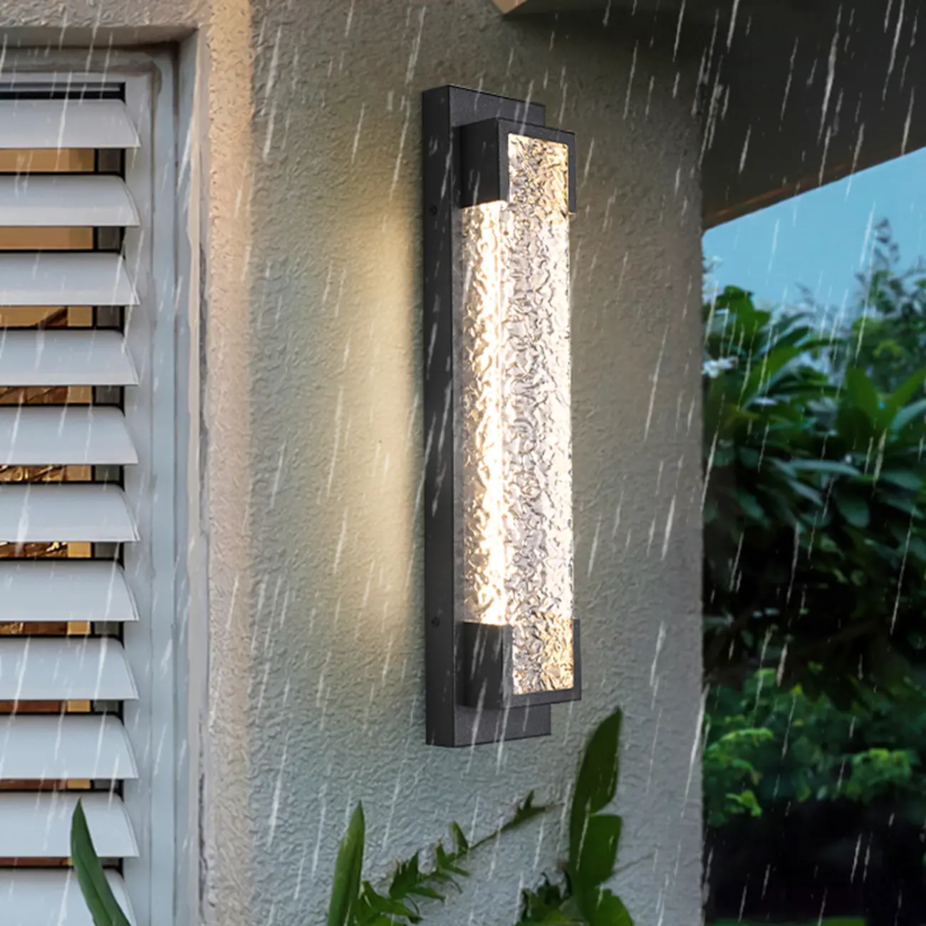 Modern Black Steel Acrylic Outdoor Wall Light Image - 1 | homeyfad