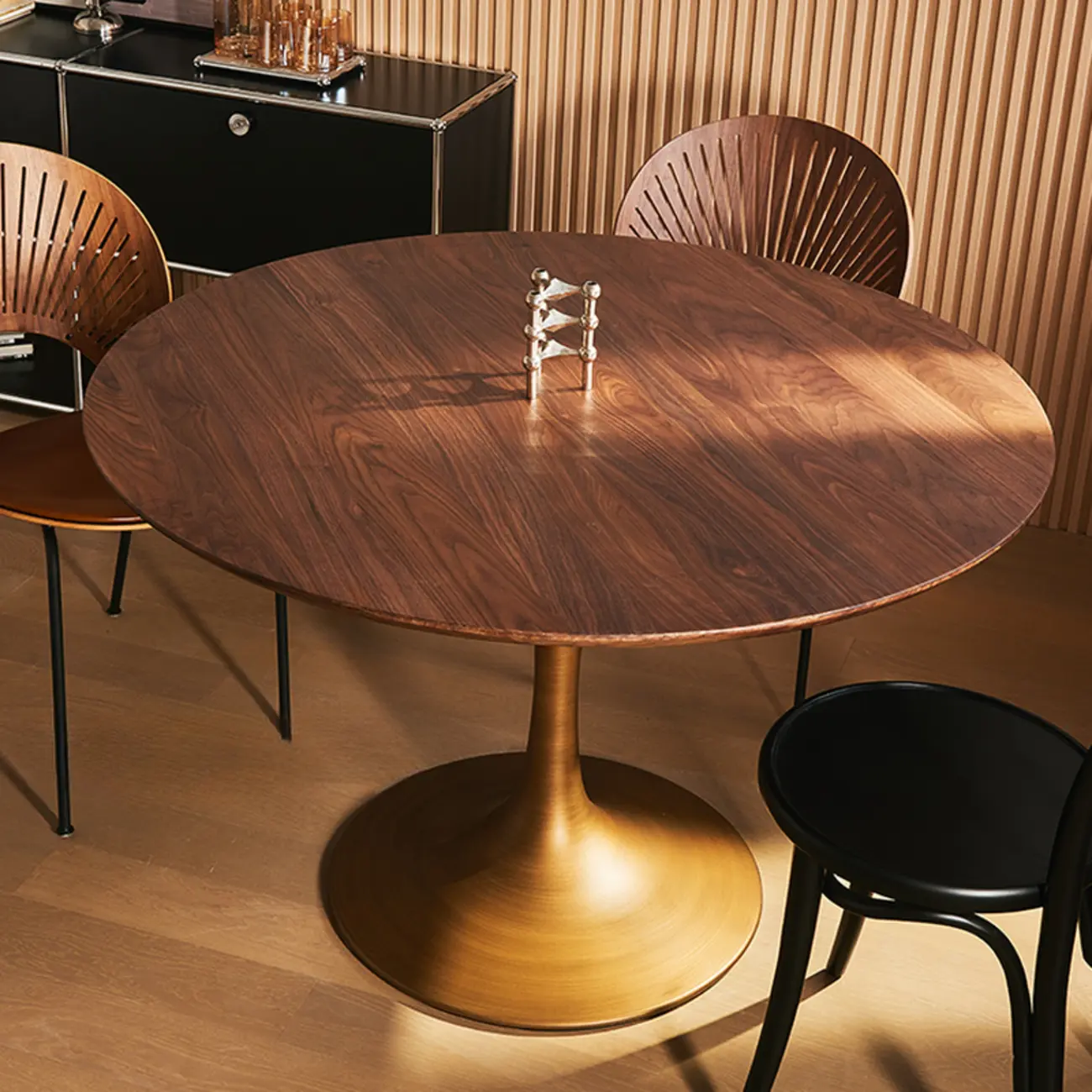 Glam Brown Wood Round Dining Table Image - 1 | homeyfad