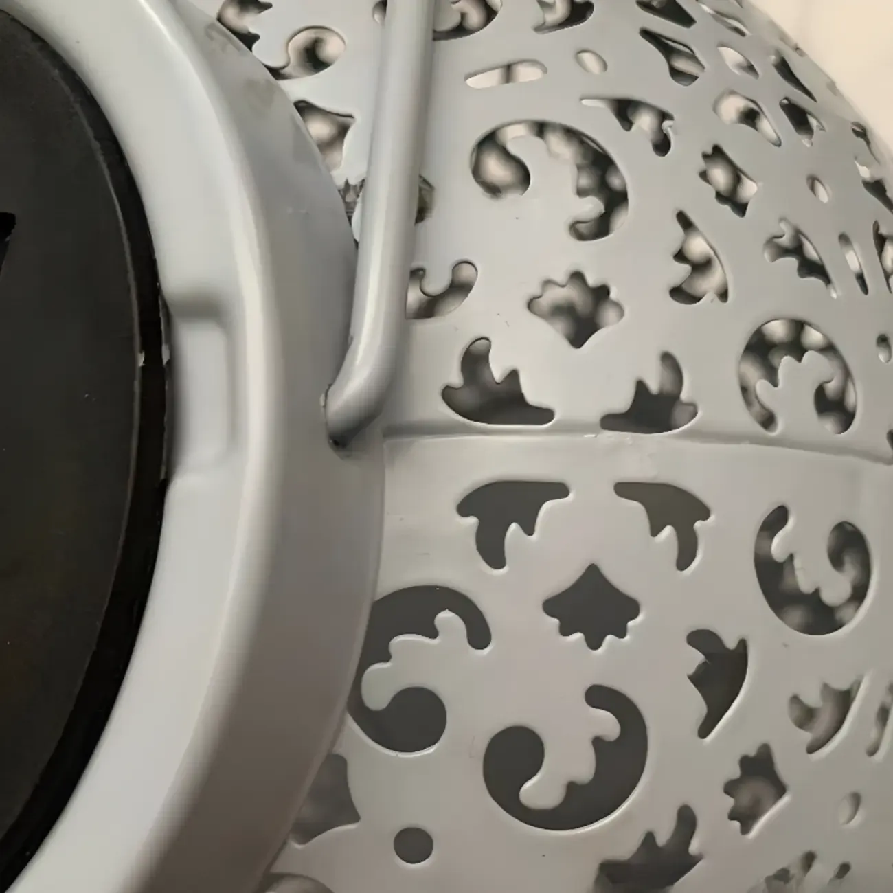 Solar White Metal Hollow Patterned Post Cap Light Image - 5