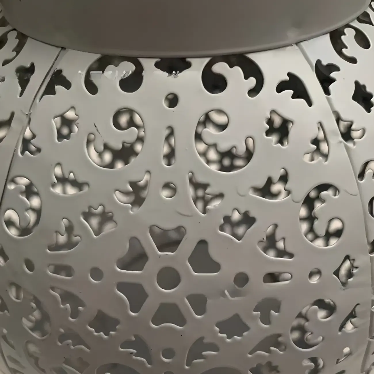 Solar White Metal Hollow Patterned Post Cap Light Image - 6