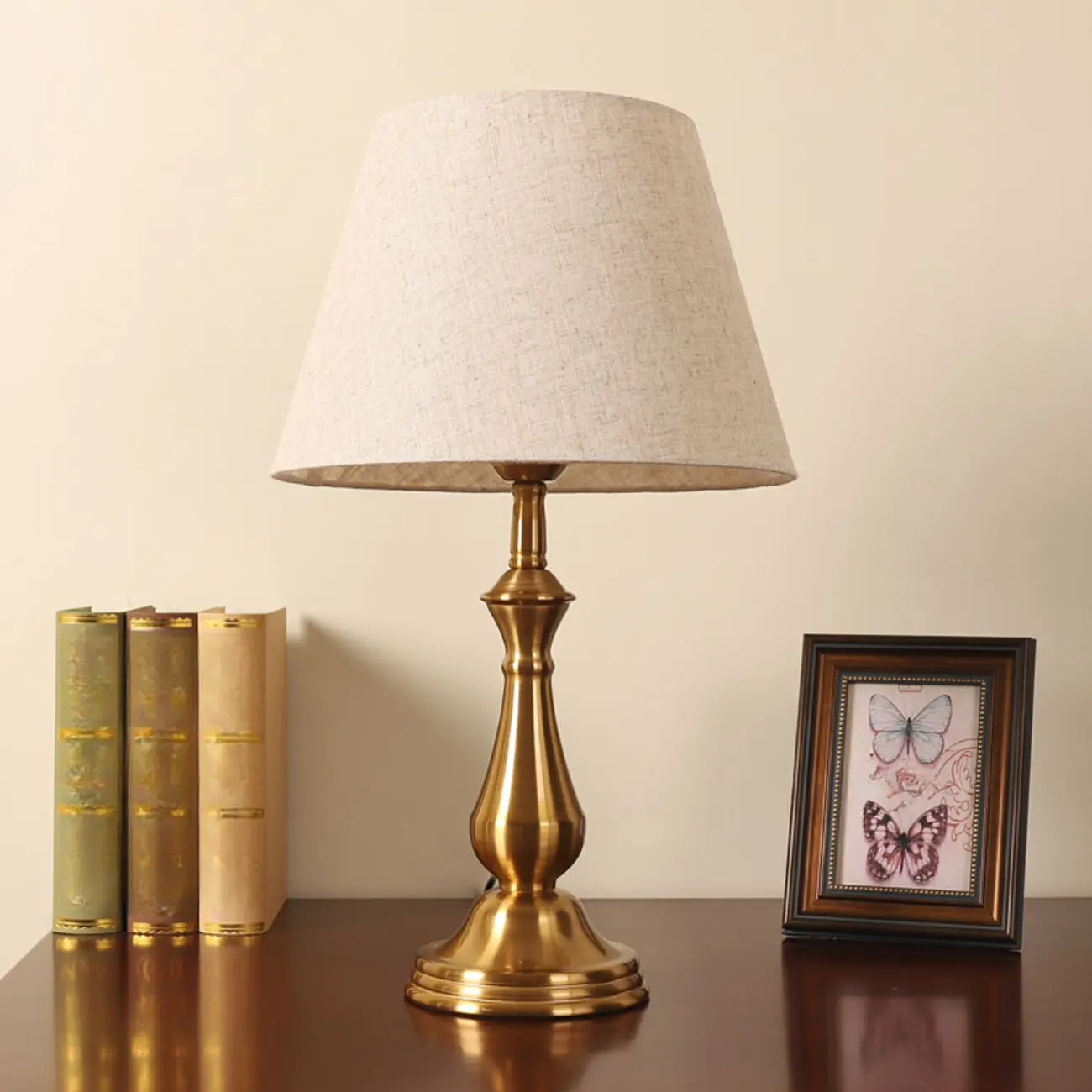 Elegant Classic Gold Metal Table Lamp With Fabric Shade Image - 3 | homeyfad