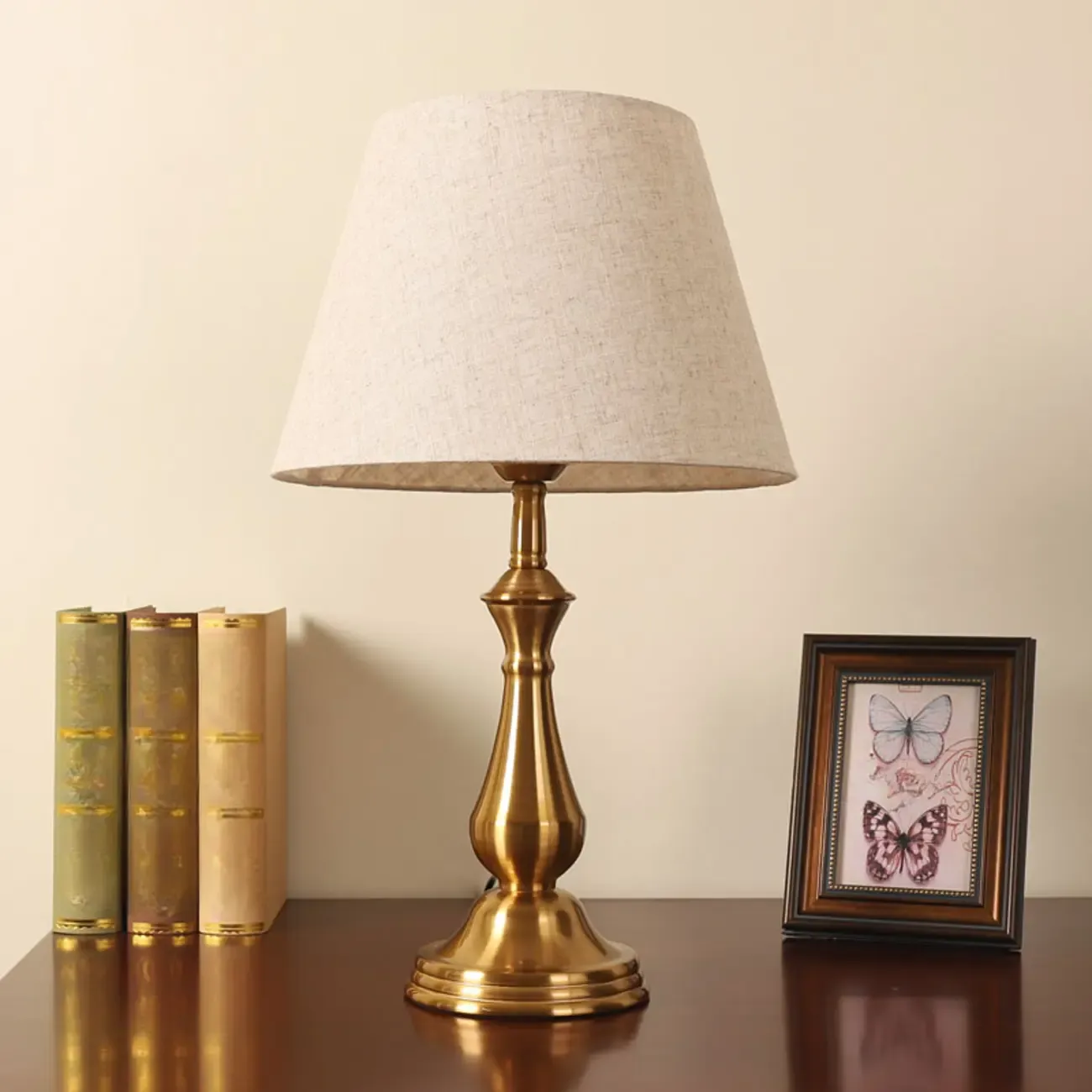 Elegant Classic Gold Metal Table Lamp With Fabric Shade Image - 3