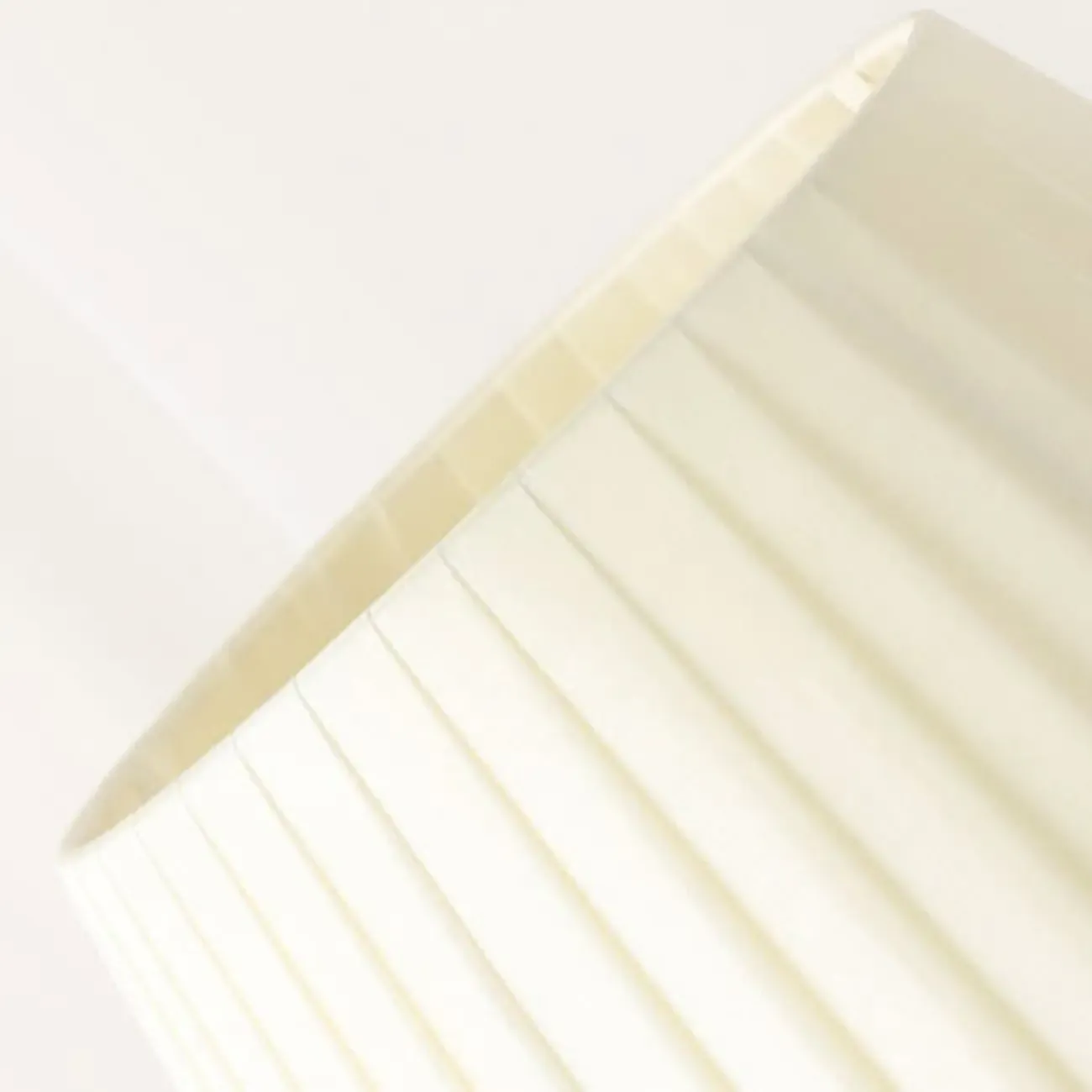 Elegant Classic Gold Metal Table Lamp With Fabric Shade Image - 8