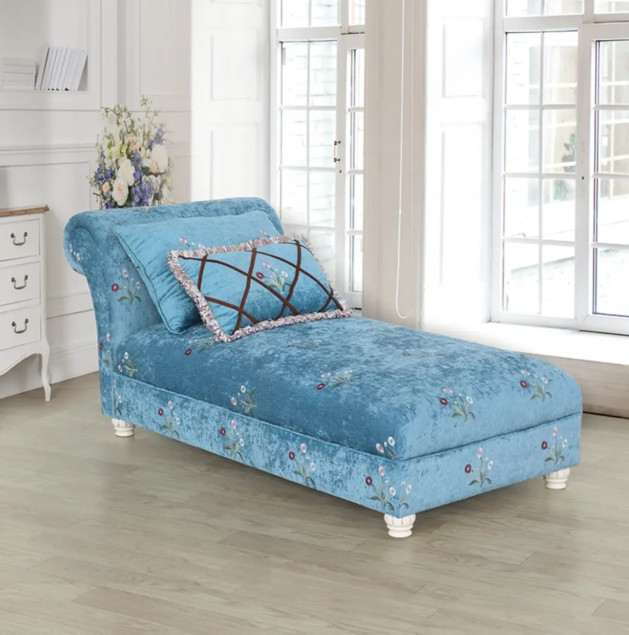 Trendy Floral Chaise Lounge with 2 Pillows Image - 6