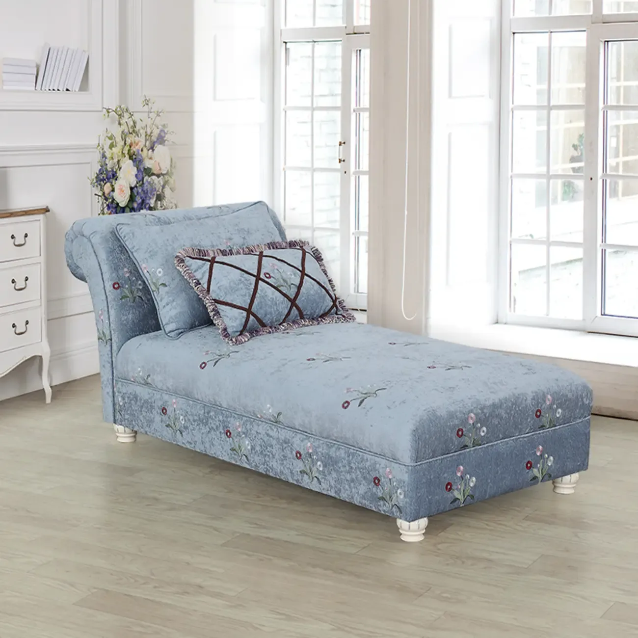 Trendy Floral Chaise Lounge with 2 Pillows Image - 7