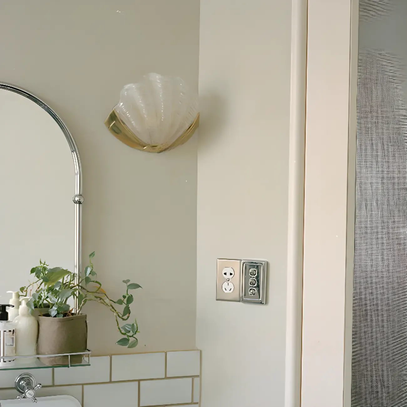 Modern Shell Shaped Golden Vanity Light for Bathroom Decor