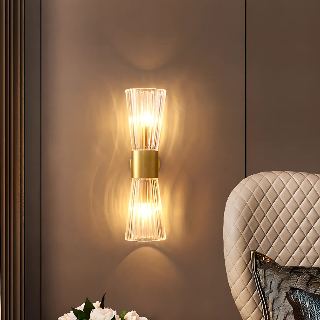 Elegant Gilded Glass and Crystal Ambient Wall Sconce Image - 3