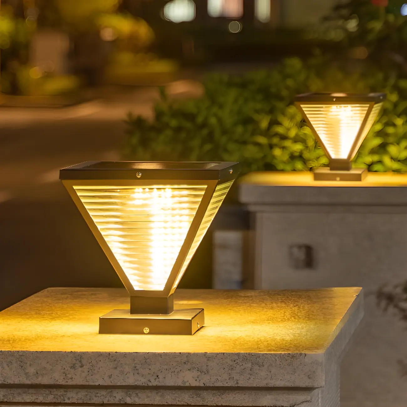 Ribbing Glass Black Pyramid Solar Post Cap Light Image - 1 | homeyfad