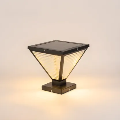 Ribbing Glass Black Pyramid Solar Post Cap Light Image - 7