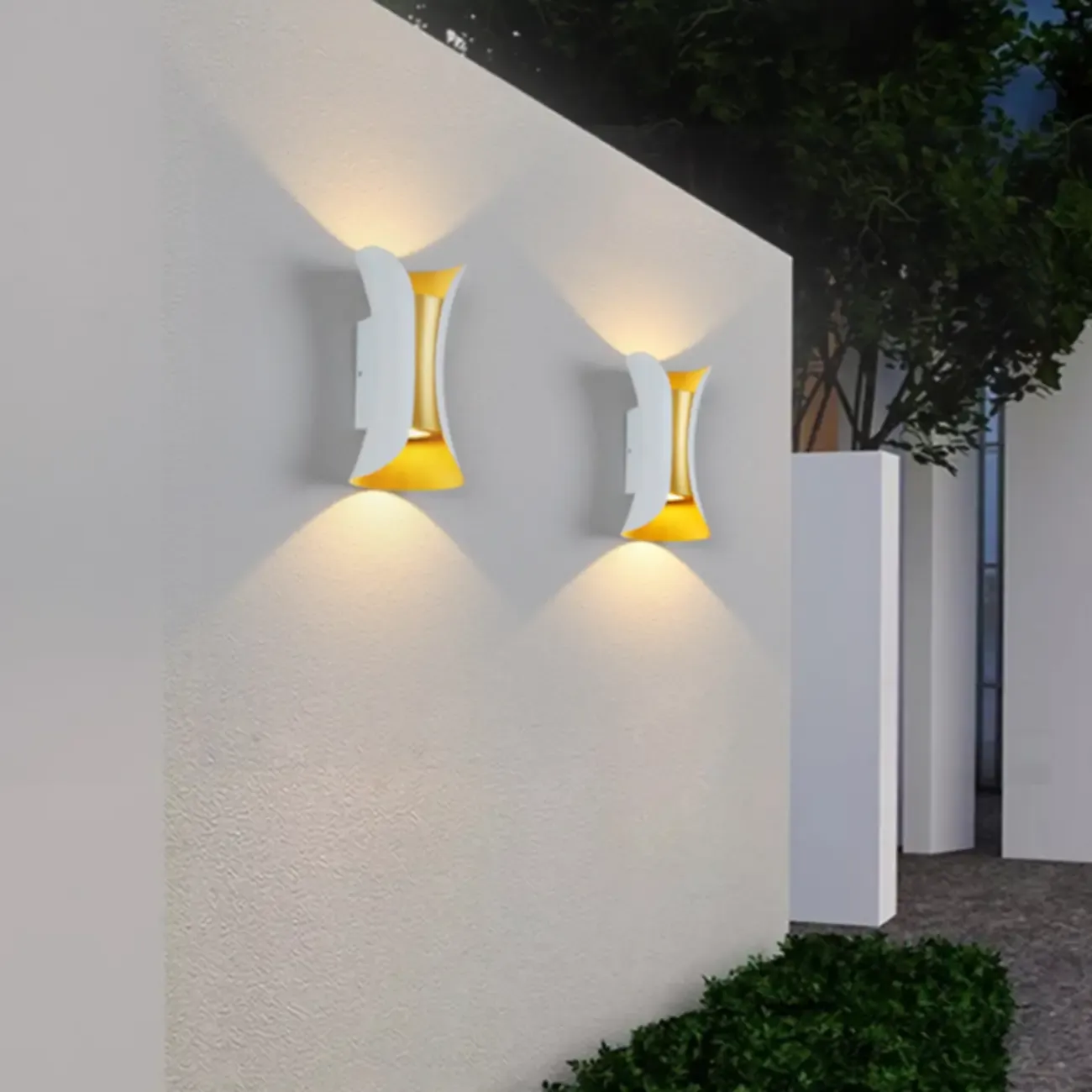 Modern 2-Light Metal Curve Wall Sconce Image - 3