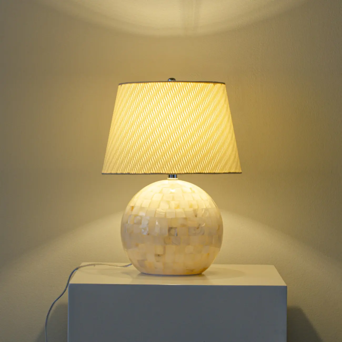 Modern Shell Table Lamp with Geometric Shade, LED Image - 8 | homeyfad