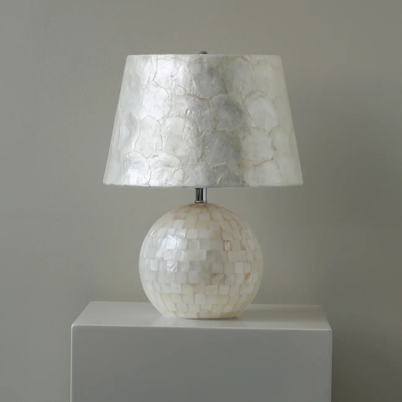 Modern Shell Table Lamp with Geometric Shade, LED Image - 10 | homeyfad