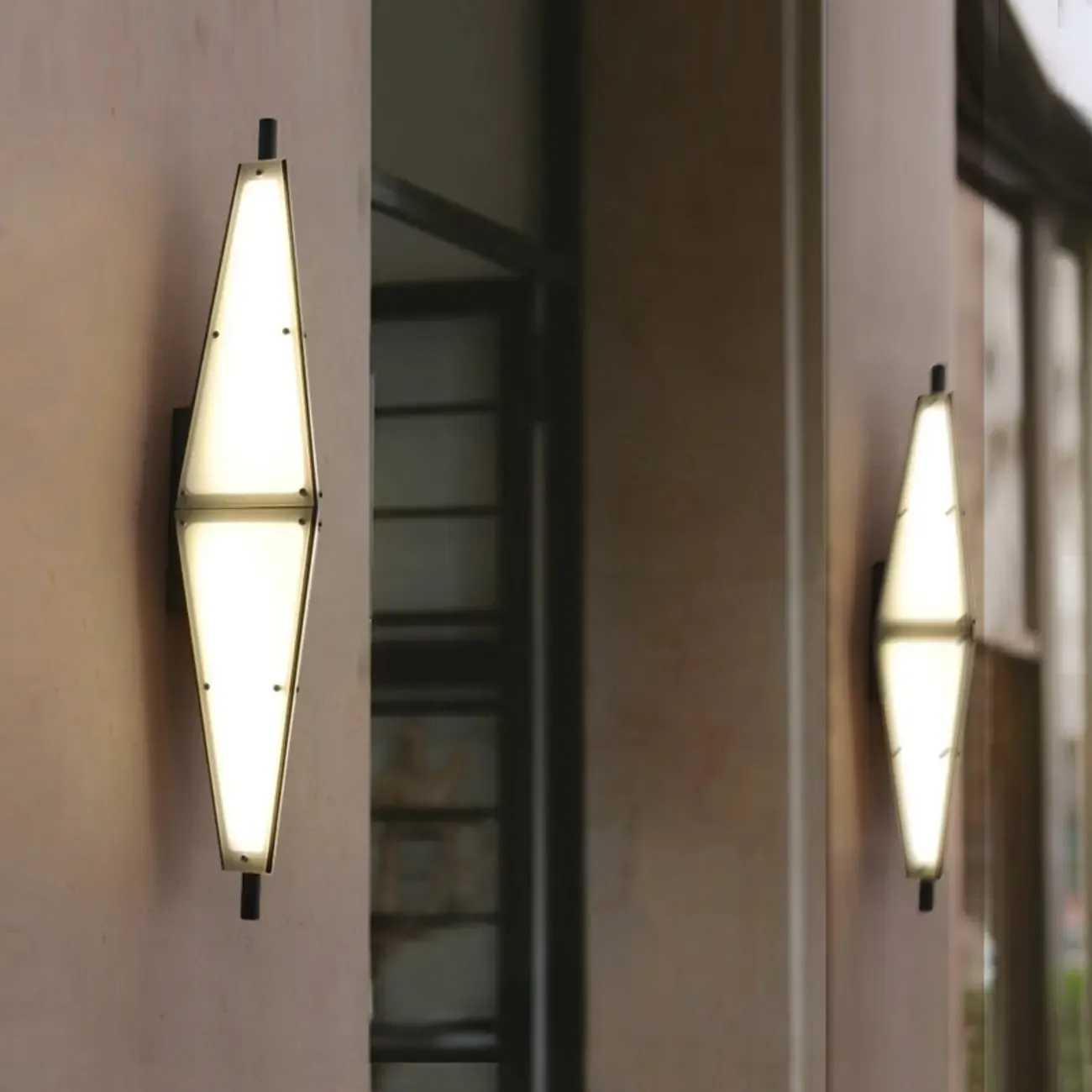 Modern Geometric White Acrylic LED Wall Sconce Image - 2