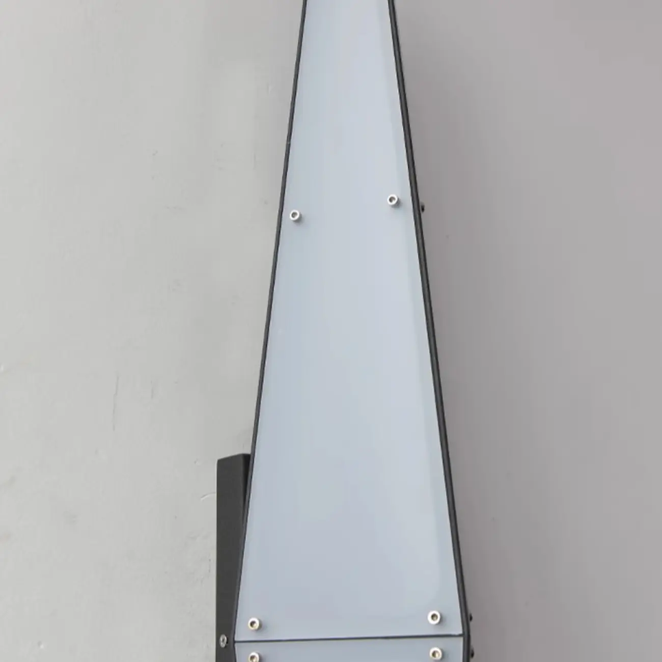 Modern Geometric White Acrylic LED Wall Sconce Image - 10 | homeyfad