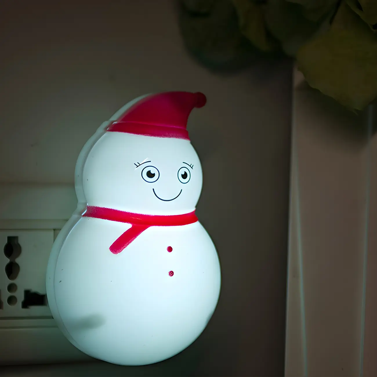 Festive Snowman Compact LED Christmas Night Light Image - 2 | homeyfad