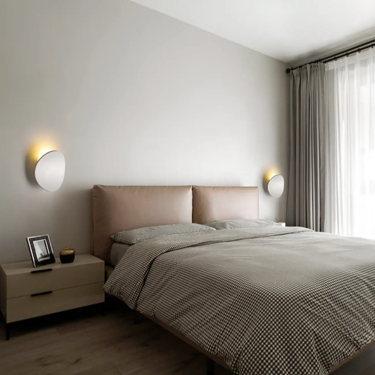 Modern Minimalist Metal Black White Wall Sconce Image - 4 | homeyfad