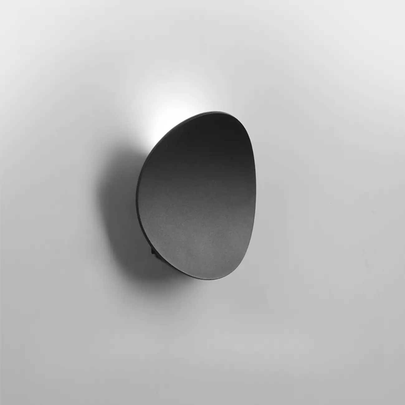 Modern Minimalist Metal Black White Wall Sconce Image - 7 | homeyfad