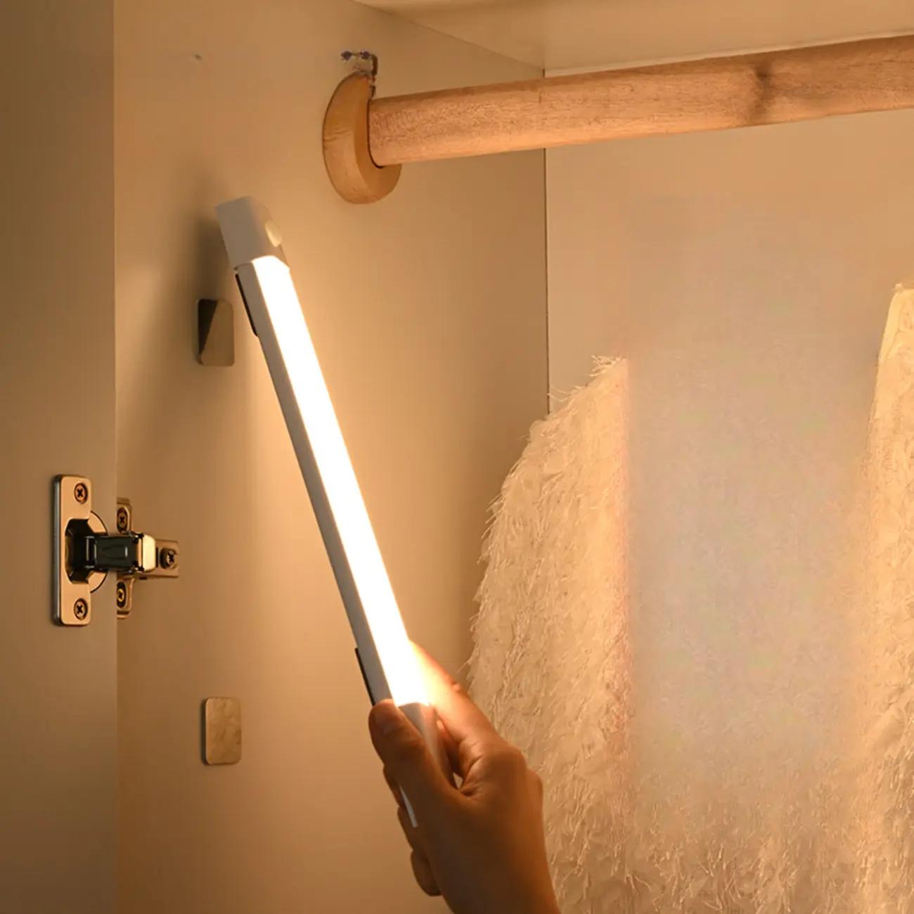 1-Light Modern Black Geometric LED Vanity Light Image - 3 | homeyfad