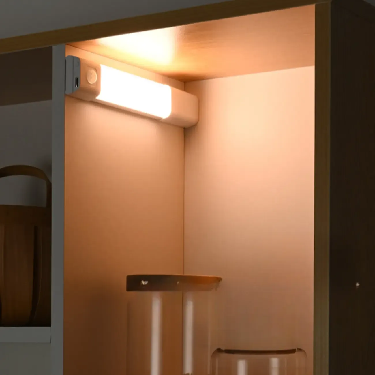 1-Light Modern Black Geometric LED Vanity Light Image - 2