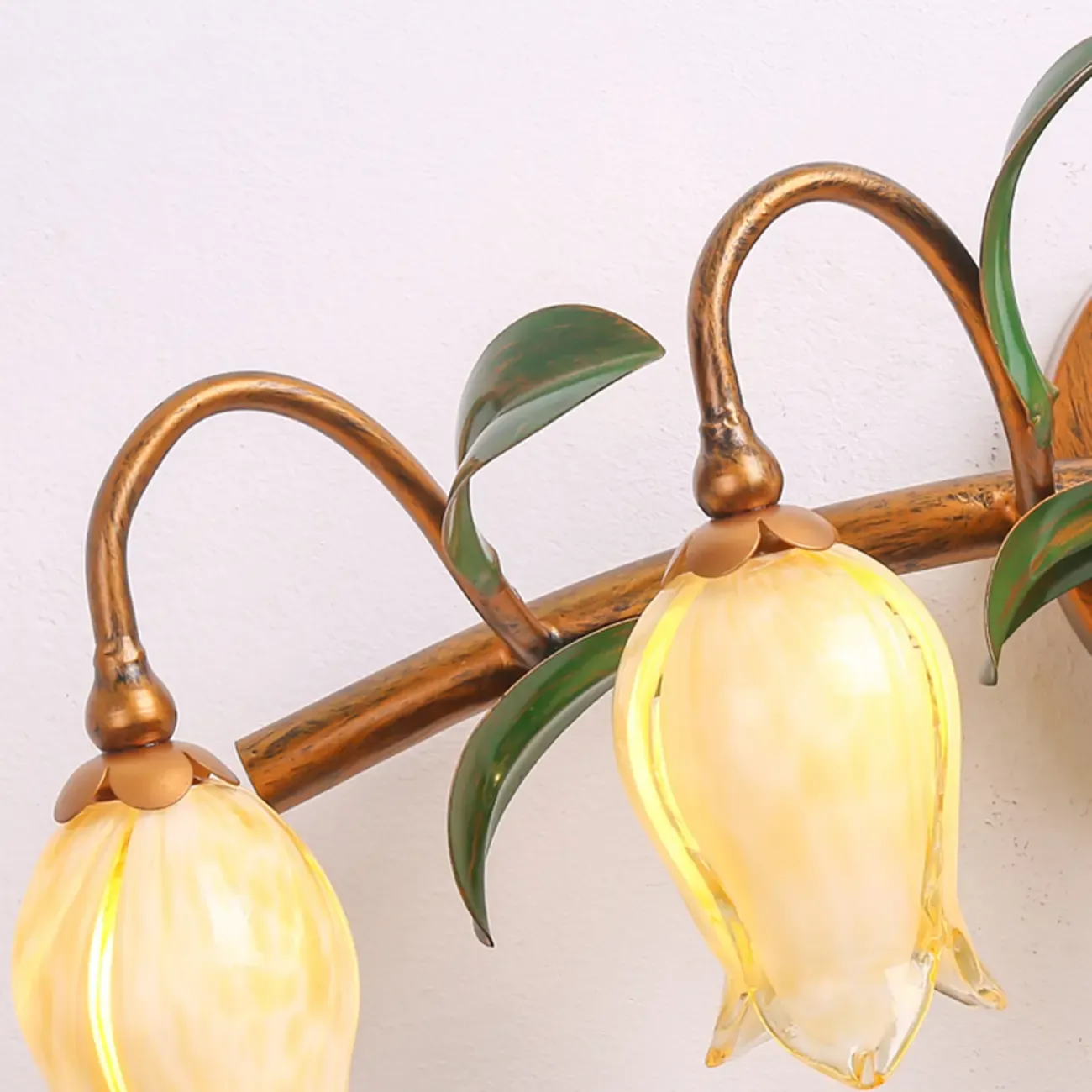 Vintage Brass Arc Flower Shape Vanity Light for Bathroom Use