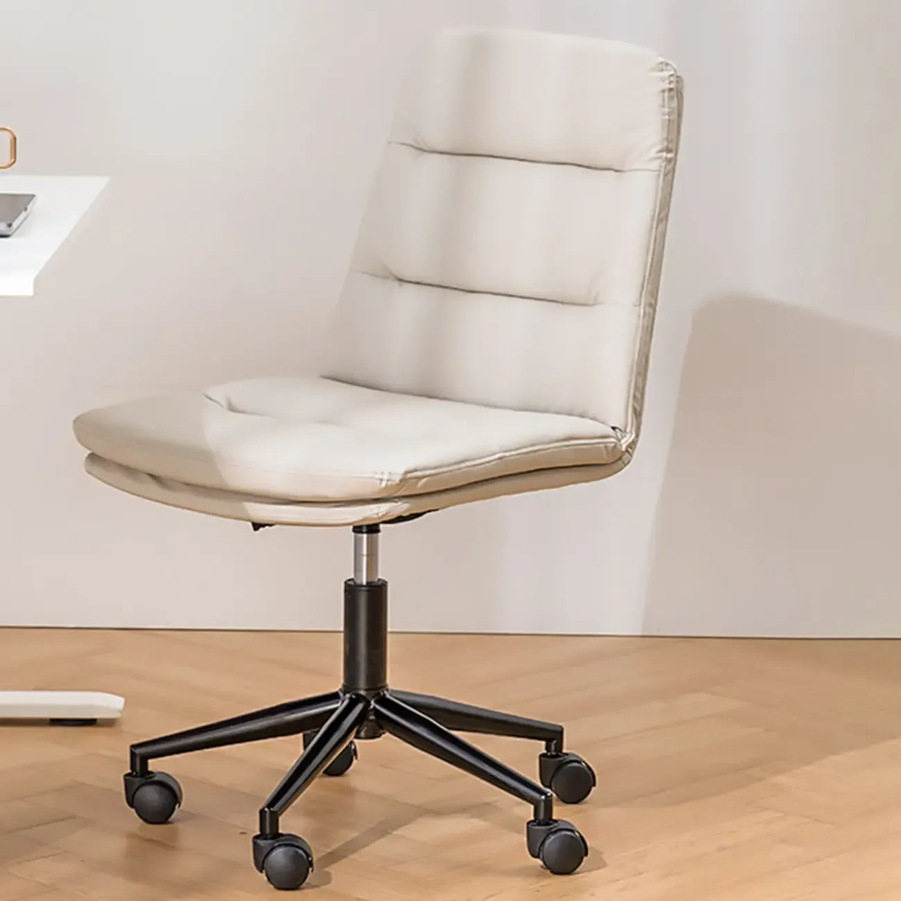 Elegant White Leather Ergonomic Swivel Office Chair Image - 10