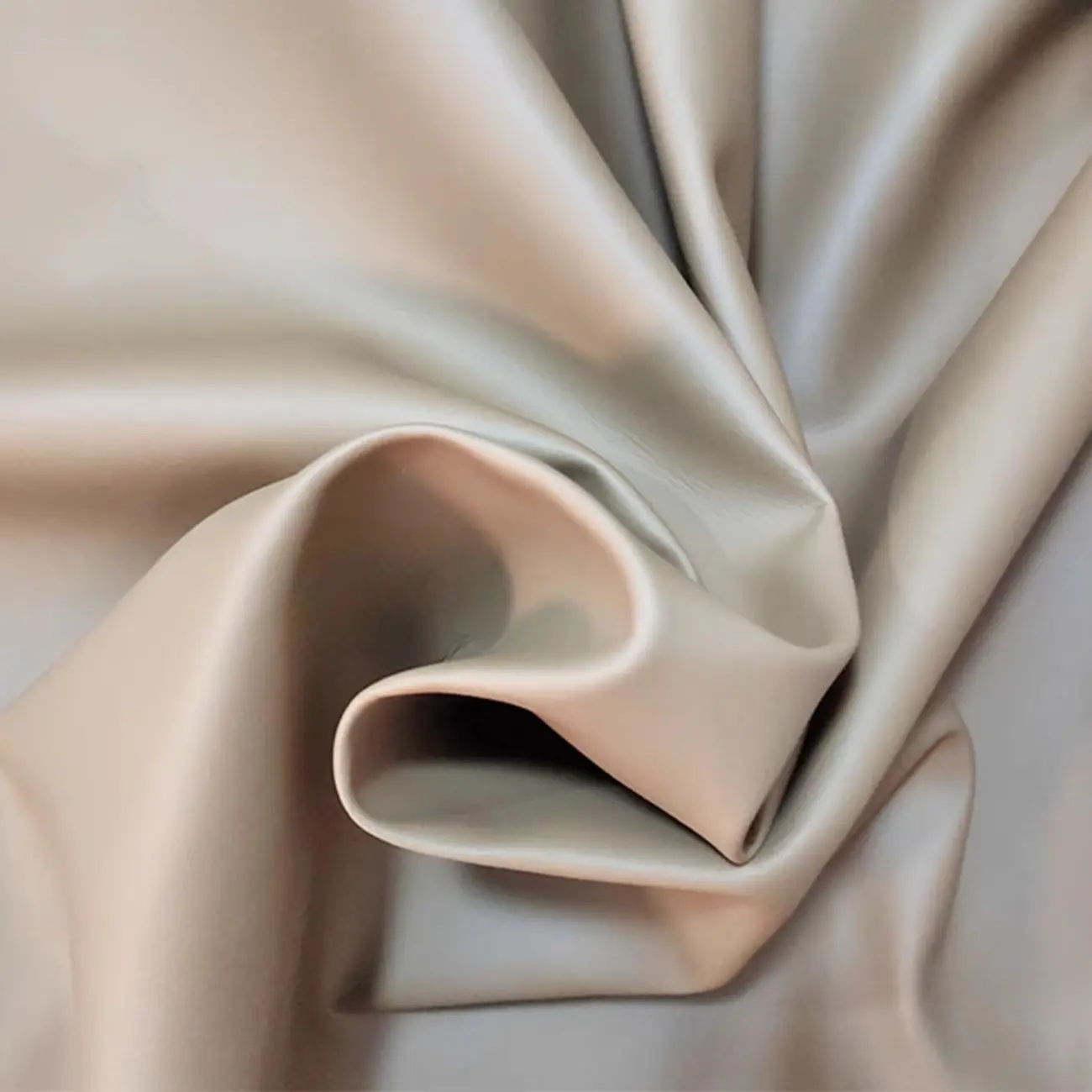 Elegant White Leather Ergonomic Swivel Office Chair Image - 20 | homeyfad