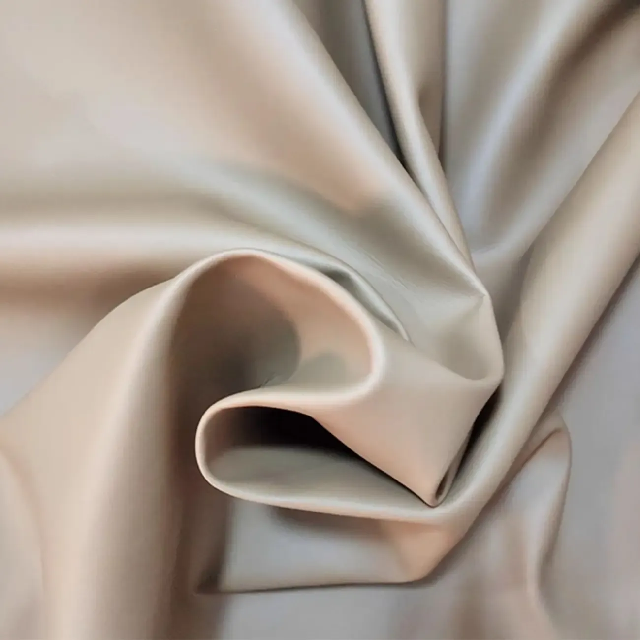 Elegant White Leather Ergonomic Swivel Office Chair Image - 20