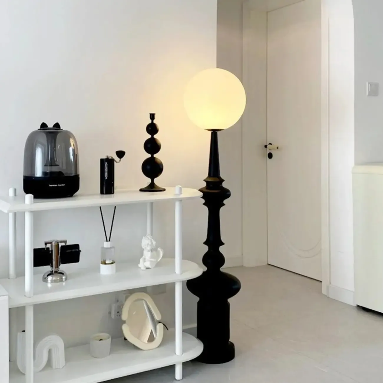 Modern Vertical Black LED Globe Floor Lamp for Living Room