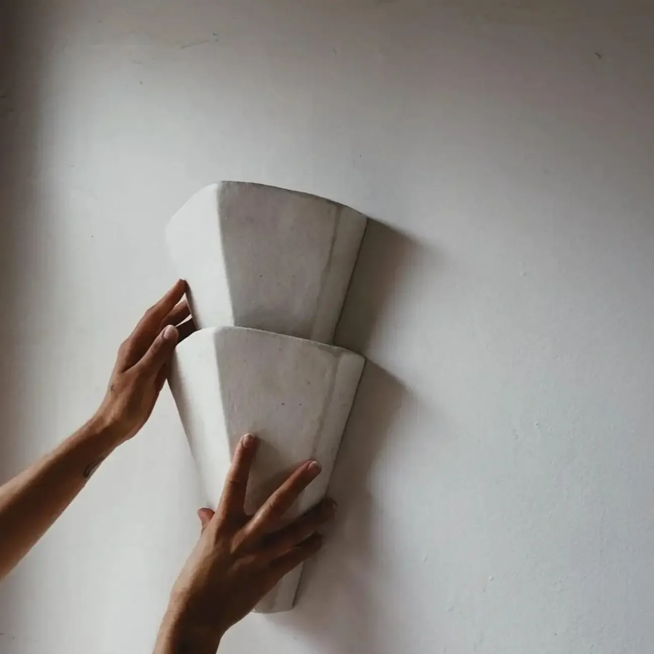 White Modern Geometric Metal Wall Sconce Lamp for Living Room  Image - 4