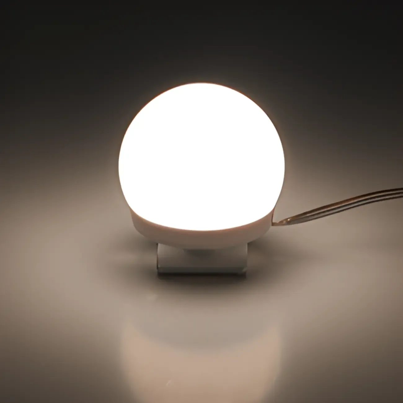 Modern Plastic LED Plug-In Vanity Light for Indoor Use
