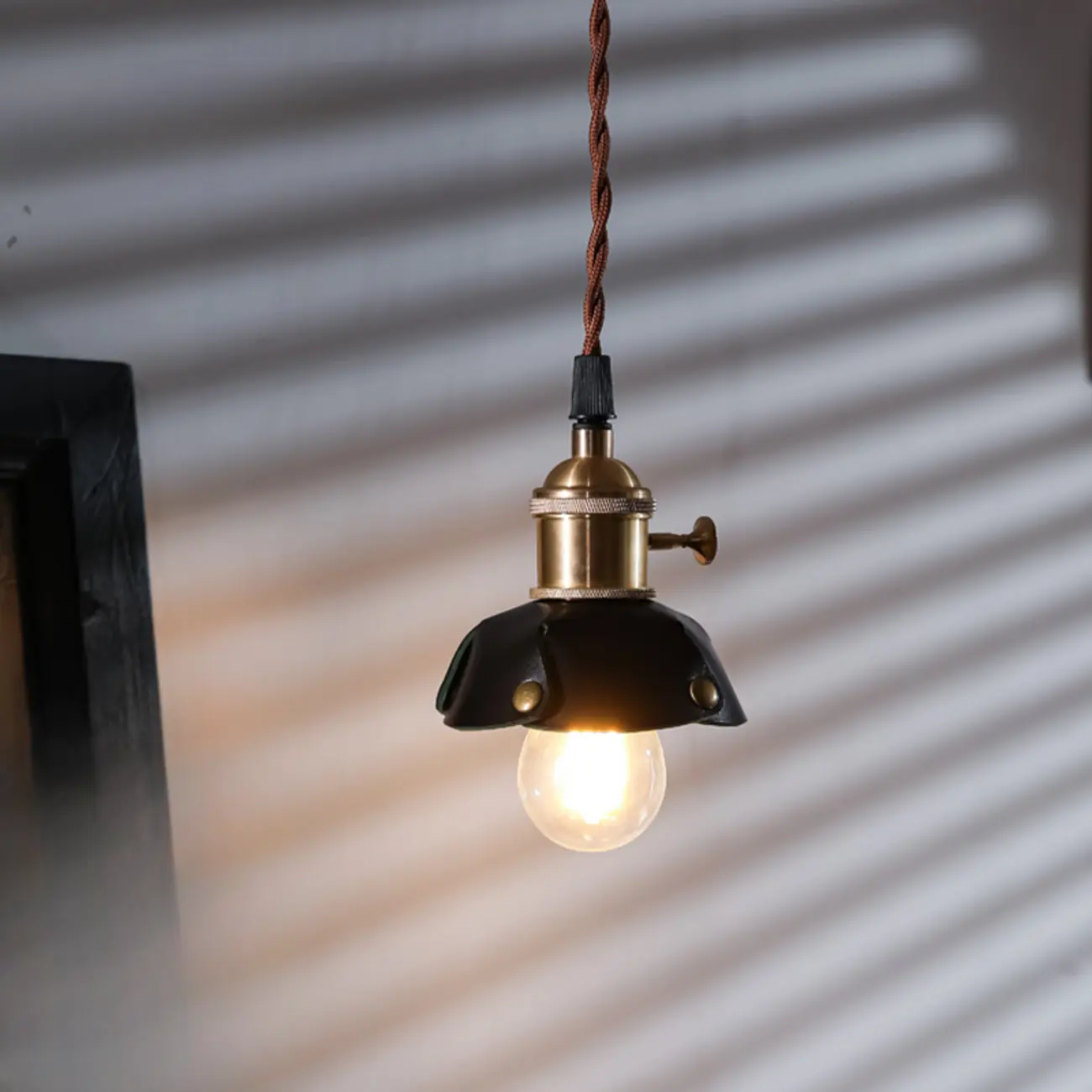 Modern Geometric Metal Gold Indoor Pendant Light  Image - 4 | homeyfad