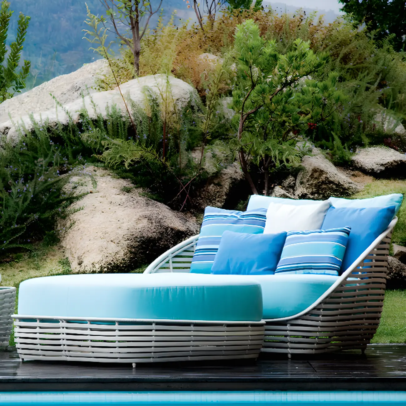3 Piece Metal Wicker Conversation Set Image - 2 | homeyfad