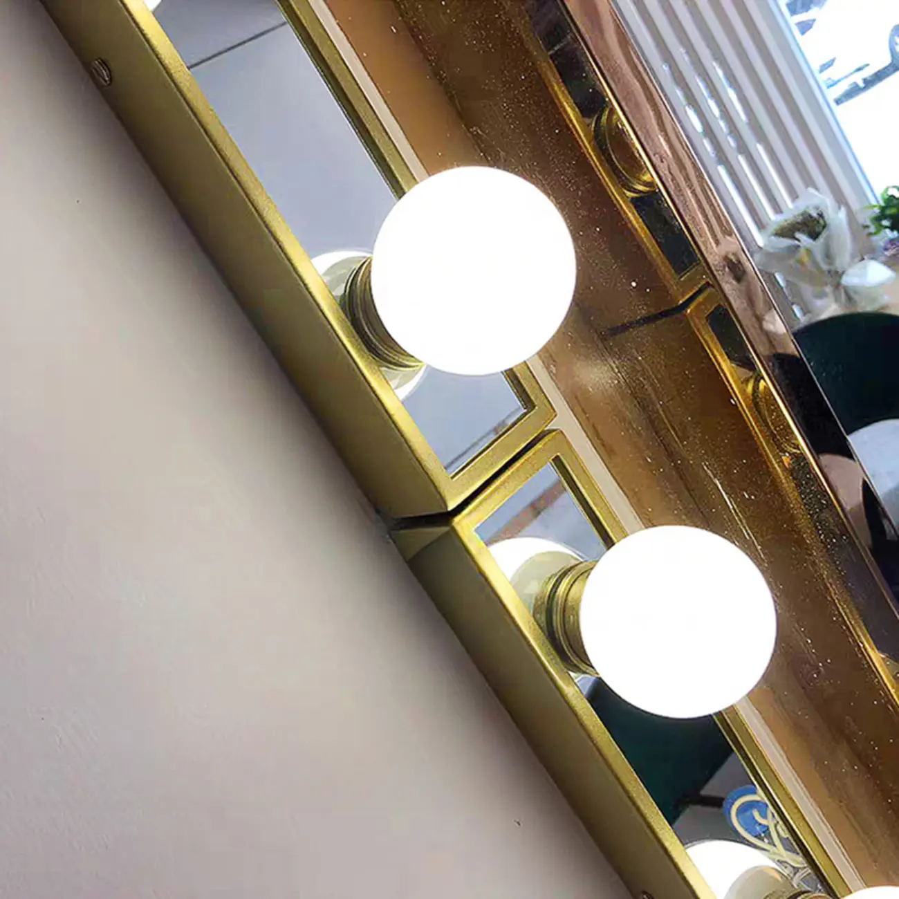 Gold Modern Straight 4/5 Light LED Vanity Light for Bathroom Image - 5 | homeyfad