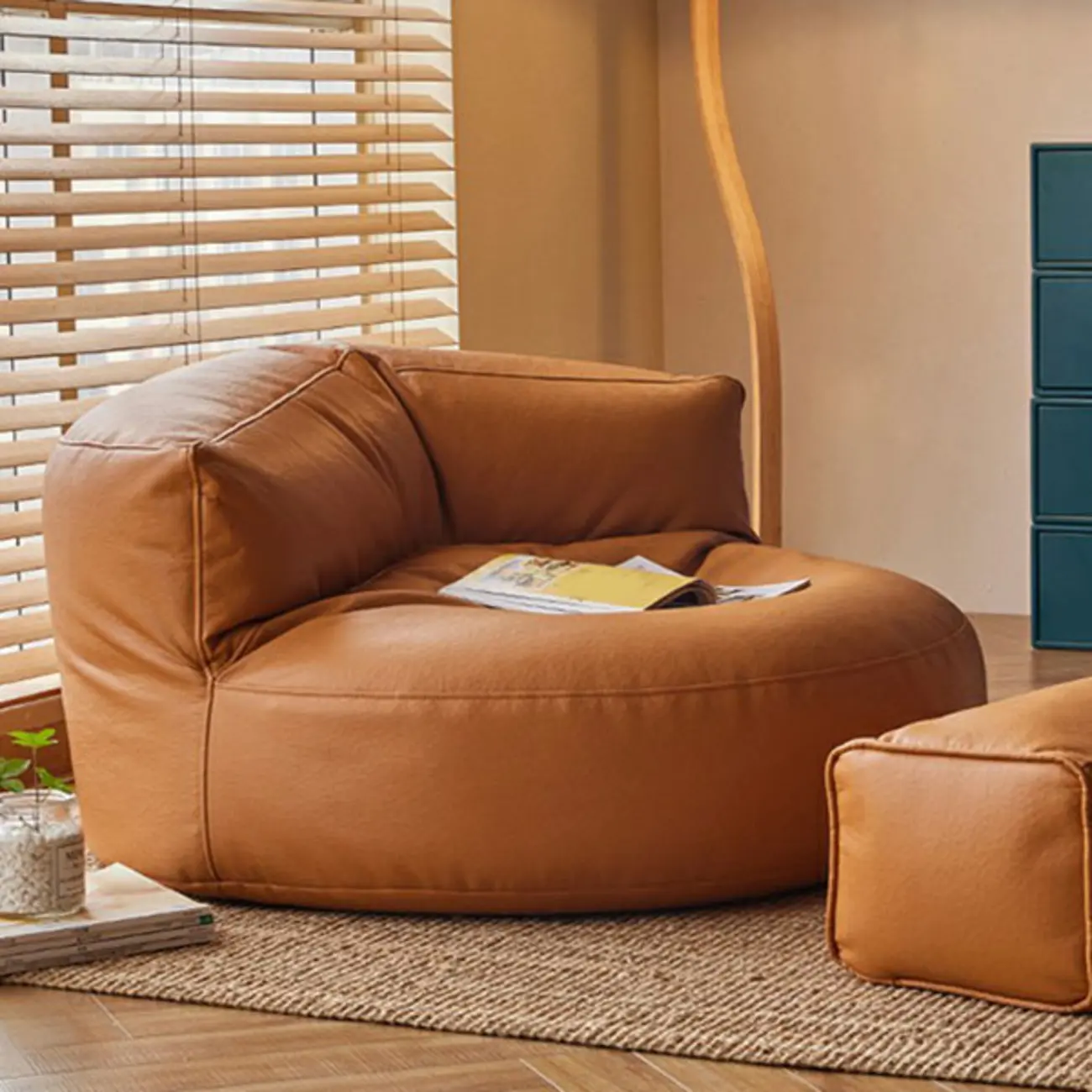 Modern Small 1-Seat Microfiber Leather Curved Sofa Image - 1 | homeyfad